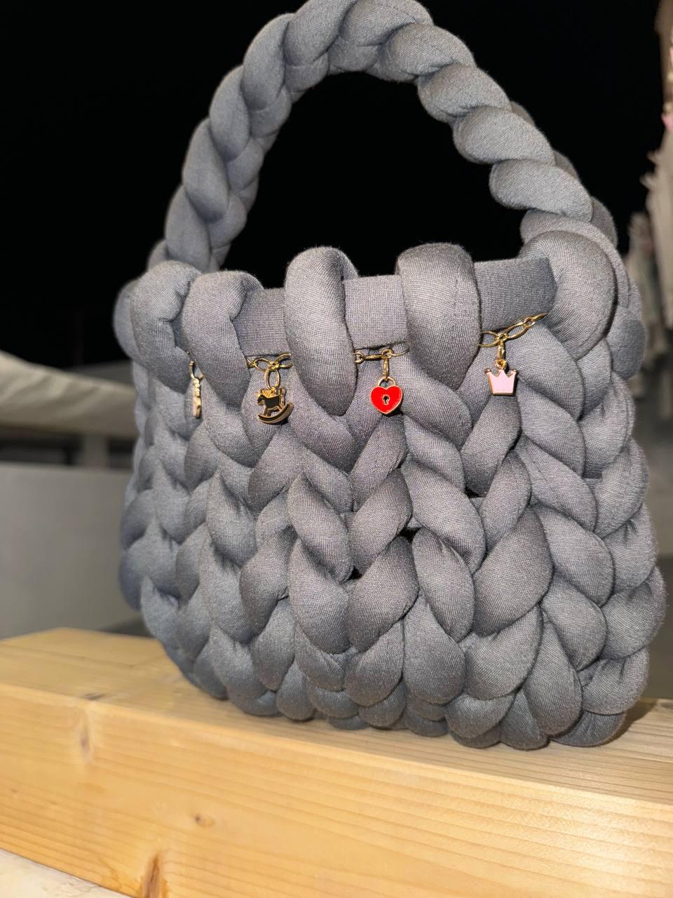 Mini bag chunky grigia con charms